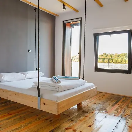 Arkabarka 2- Floating Dream And Bed & Breakfast