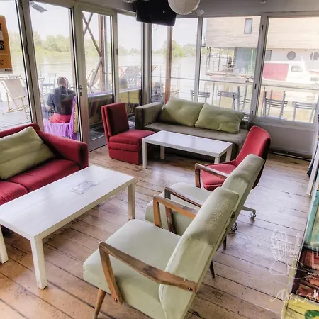 Arkabarka 2- Floating Dream And Alojamento de Acomodação e Pequeno-almoço