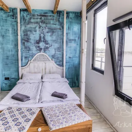 Alojamento de Acomodação e Pequeno-almoço Arkabarka 2- Floating Dream And